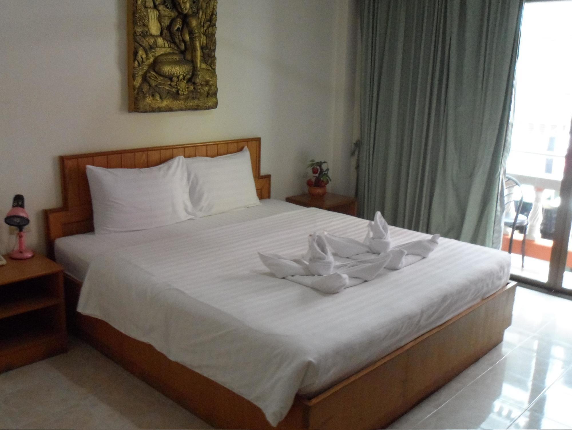 Andaman Sea Patong Hotel Bagian luar foto