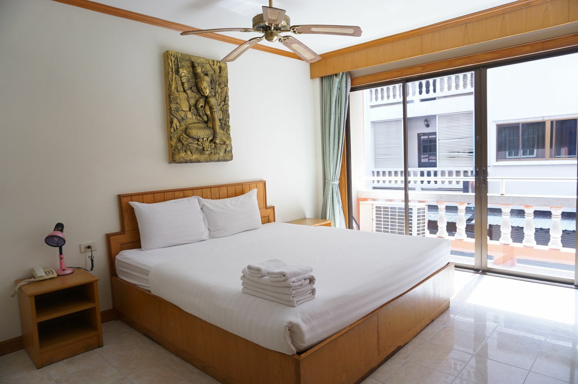 Andaman Sea Patong Hotel Bagian luar foto