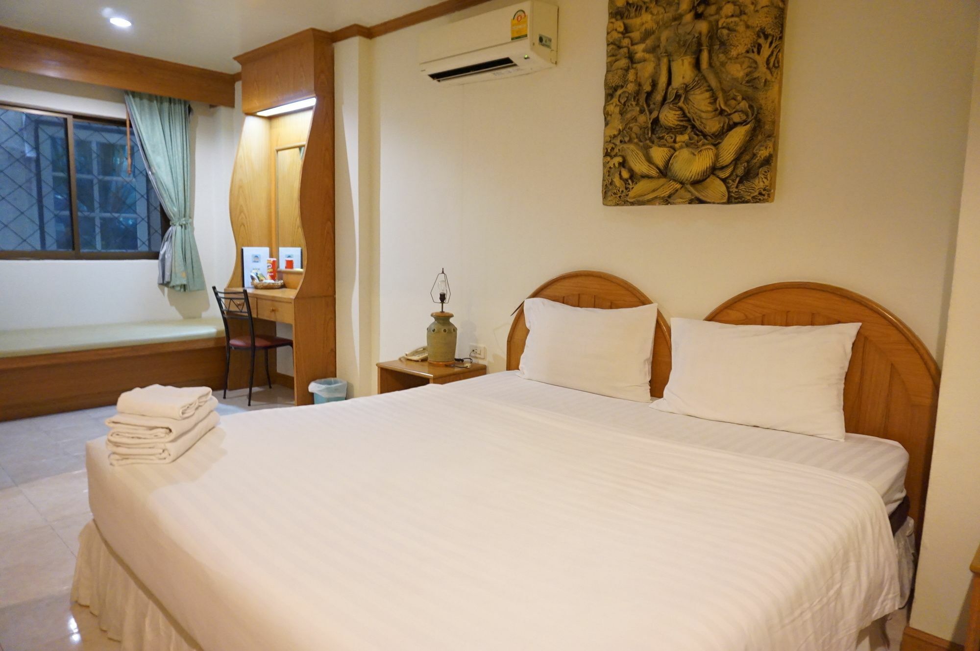 Andaman Sea Patong Hotel Bagian luar foto